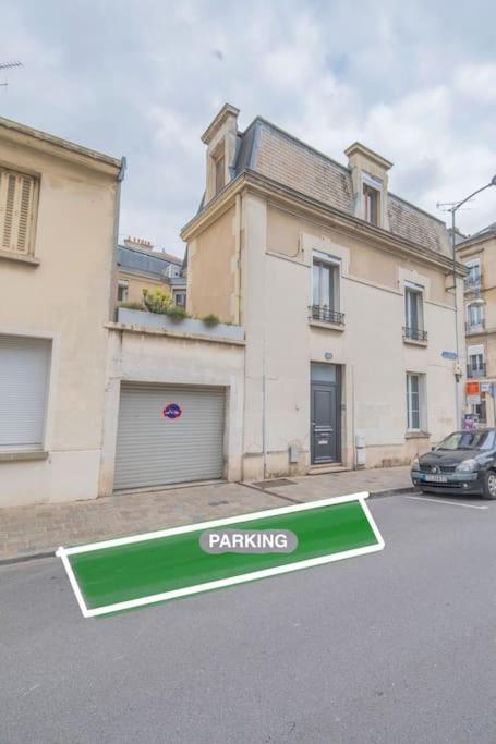 Le Royaume - Parking